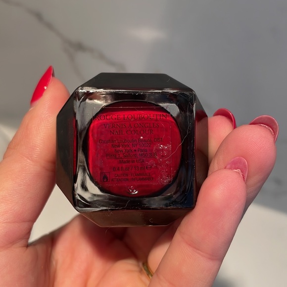Lalaque Le Vernis
Nail colour - Rouge Louboutin - Picture 5 of 7